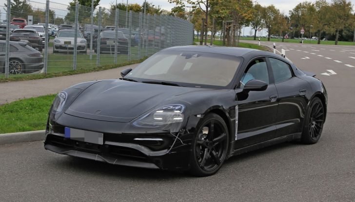 Porsche Mission E: l’elettrica pura su base Panamera - Foto 11 di 29