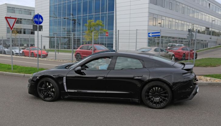 Porsche Mission E: l’elettrica pura su base Panamera - Foto 20 di 29