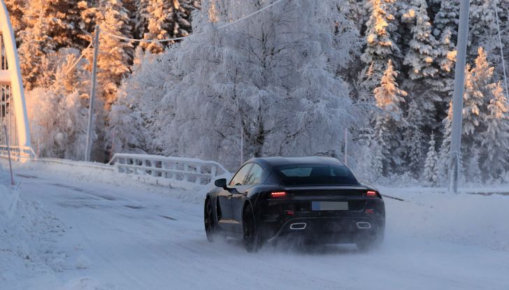 Porsche Mission E: l’elettrica pura su base Panamera - Foto 7 di 29