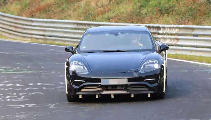 Porsche Mission E: l’elettrica pura su base Panamera - Foto 24 di 29