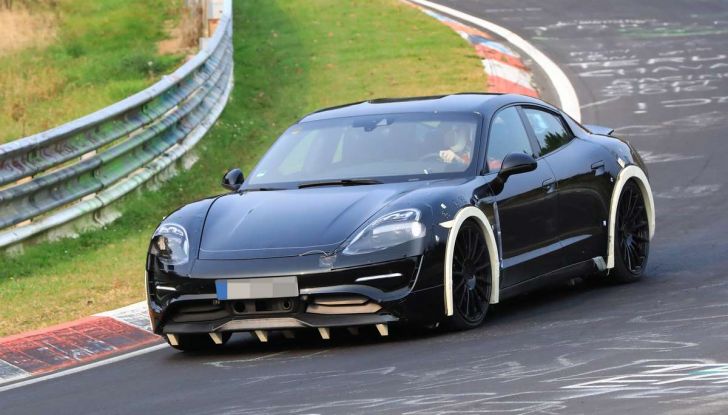 Porsche Mission E: l’elettrica pura su base Panamera - Foto 9 di 29