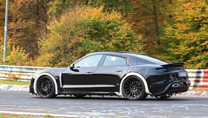 Porsche Mission E: l’elettrica pura su base Panamera - Foto 15 di 29