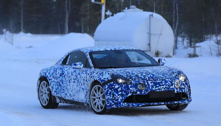 Renault Alpine, le foto spia dei prototipi impegnati nei test invernali - Foto 8 di 11