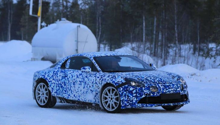 Renault Alpine, le foto spia dei prototipi impegnati nei test invernali - Foto 4 di 11