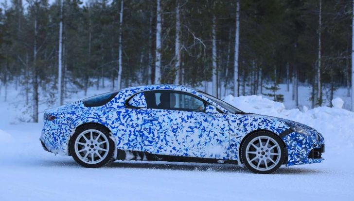 Renault Alpine, le foto spia dei prototipi impegnati nei test invernali - Foto 2 di 11