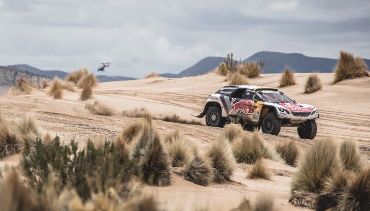 Le Peugeot 3008DKR saldamente in testa alla tappa Marathon - Foto 1 di 6