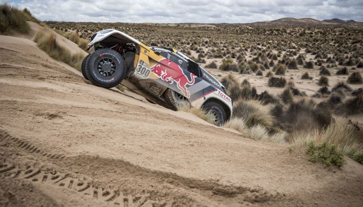 Le Peugeot 3008DKR saldamente in testa alla tappa Marathon - Foto 3 di 6