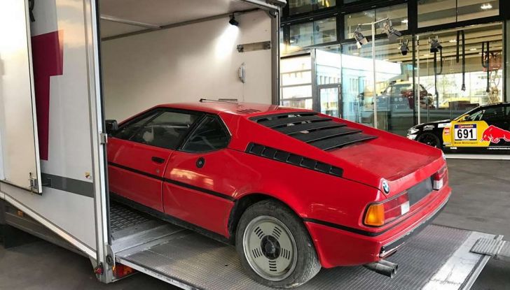 una bmw m1 abbandonata scoperta in un garage italiano 15