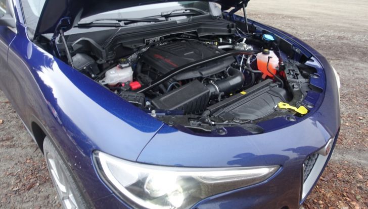 Prova su strada: Stelvio, il primo SUV nella storia Alfa Romeo - Foto 16 di 41