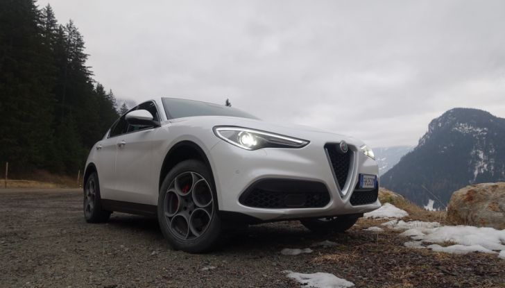 Prova su strada: Stelvio, il primo SUV nella storia Alfa Romeo - Foto 19 di 41