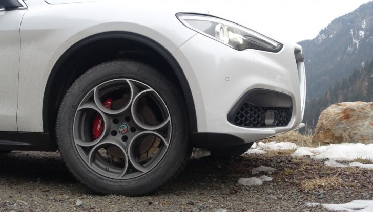 Prova su strada: Stelvio, il primo SUV nella storia Alfa Romeo - Foto 22 di 41