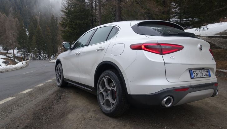 Prova su strada: Stelvio, il primo SUV nella storia Alfa Romeo - Foto 13 di 41