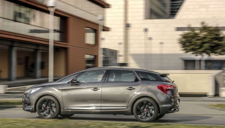 DS Performance Line, laterale.