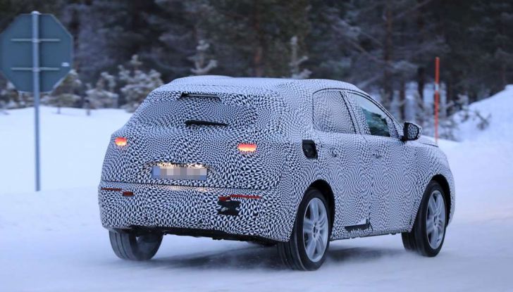 DS7 immagini spia del nuovo SUV francese