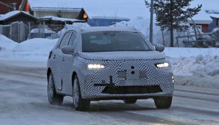 DS7, prime immagini spia del nuovo SUV francese