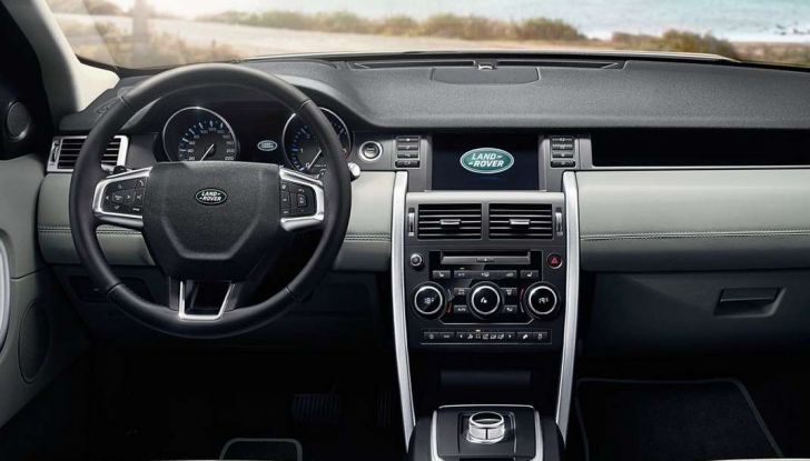 Land Rover Discovery Sport fa ancora arrabbiare i clienti con navigatore e rumorini - Foto 1 di 13