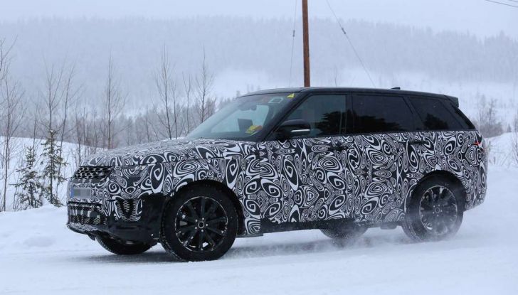 Land Rover Range Rover MY2018 immagini spia del futuro SUV britannico - Foto 4 di 12