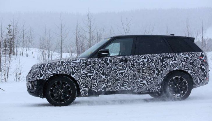 Land Rover Range Rover MY2018 immagini spia del futuro SUV britannico - Foto 5 di 12