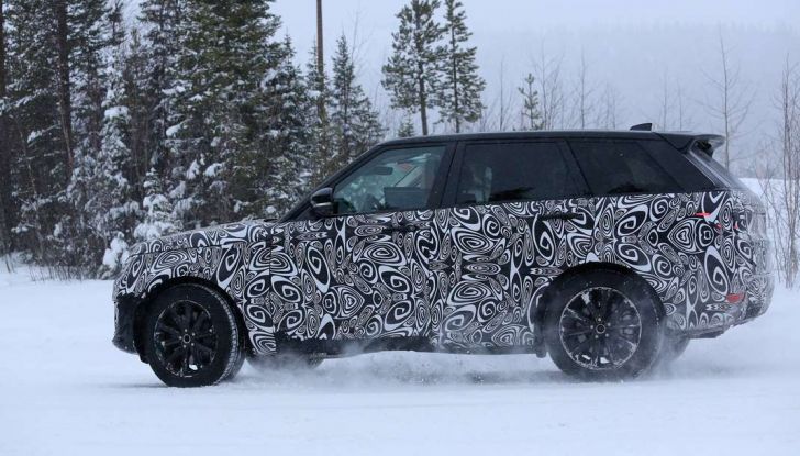 Land Rover Range Rover MY2018 immagini spia del futuro SUV britannico - Foto 2 di 12