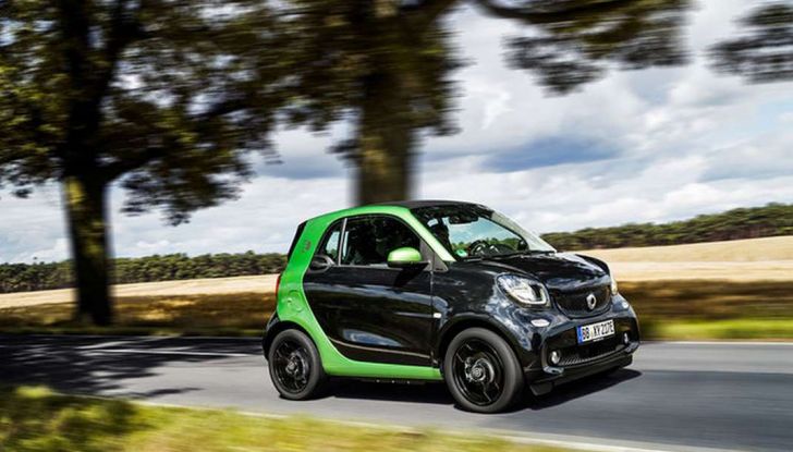 Smart elettrica vista 3/4 anteriore laterale.