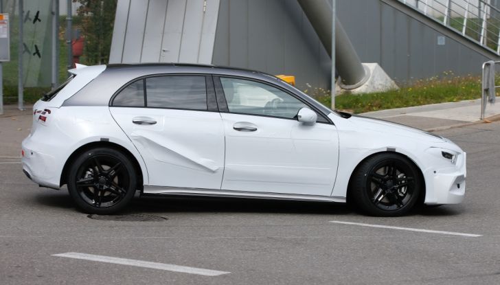 Mercedes-Benz Classe A 2018: design tutto nuovo, infotainment aggiornato - Foto 20 di 33