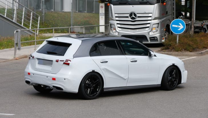 Mercedes-Benz Classe A 2018: design tutto nuovo, infotainment aggiornato - Foto 19 di 33