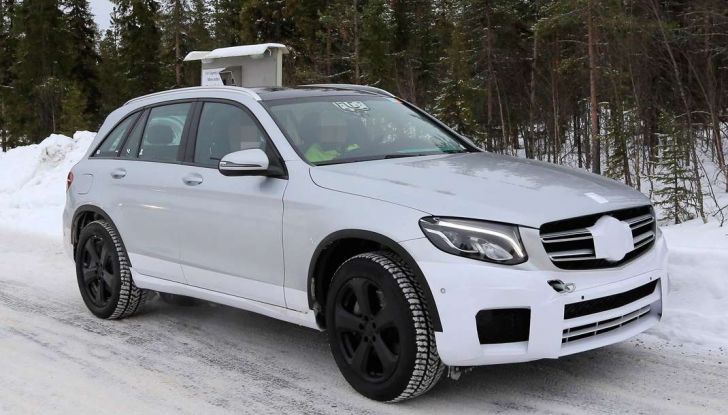 Mercedes-Benz, prime immagini spia del nuovo modello 100% elettrico (1)