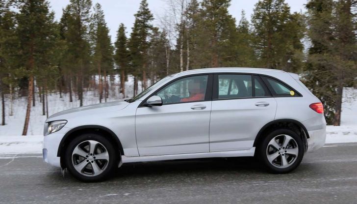 Mercedes-Benz, prime immagini spia del nuovo modello 100% elettrico (11)