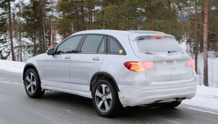 Mercedes-Benz, prime immagini spia del nuovo modello 100% elettrico (13)