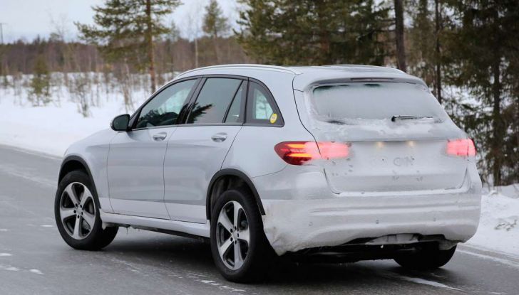 Mercedes-Benz, prime immagini spia del nuovo modello 100% elettrico (14)