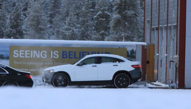 Mercedes-Benz, prime immagini spia del nuovo modello 100% elettrico (16)