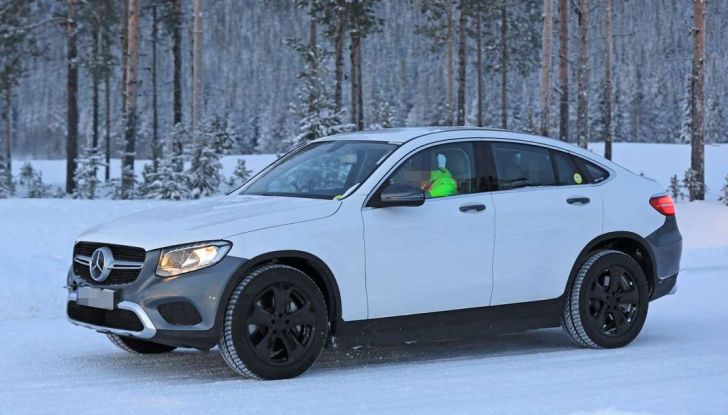 Mercedes-Benz, prime immagini spia del nuovo modello 100% elettrico (21)