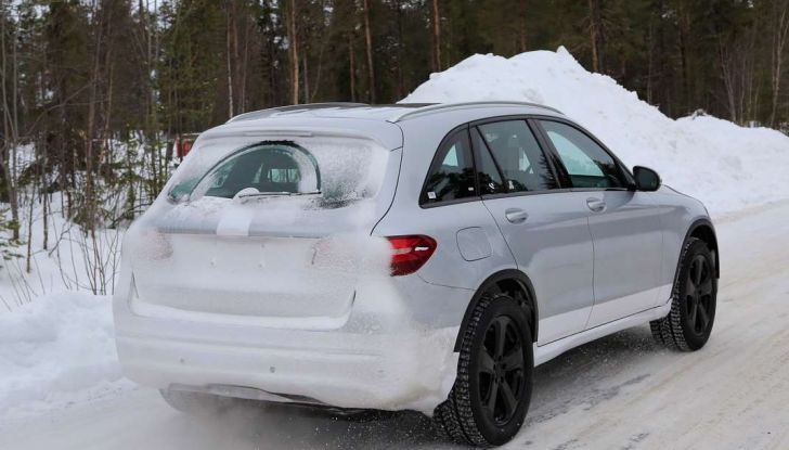 Mercedes-Benz, prime immagini spia del nuovo modello 100% elettrico (5)