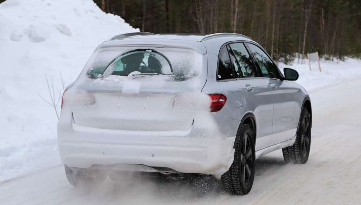 Mercedes-Benz, prime immagini spia del nuovo modello 100% elettrico (6)