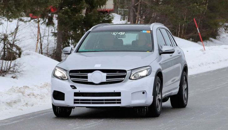 Mercedes-Benz, prime immagini spia del nuovo modello 100% elettrico (7)