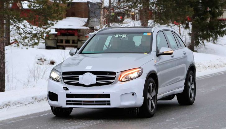 Mercedes-Benz, prime immagini spia del nuovo modello 100% elettrico (9)