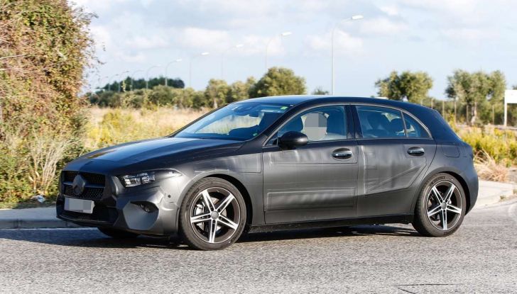 Mercedes-Benz Classe A 2018: design tutto nuovo, infotainment aggiornato - Foto 1 di 33