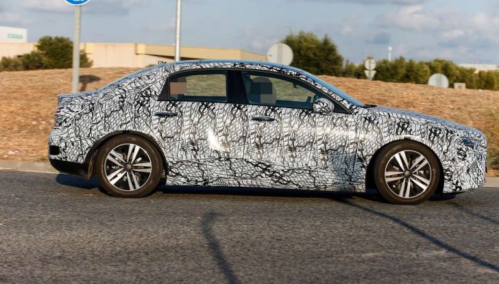 Mercedes-Benz Classe A 2018: design tutto nuovo, infotainment aggiornato - Foto 9 di 33