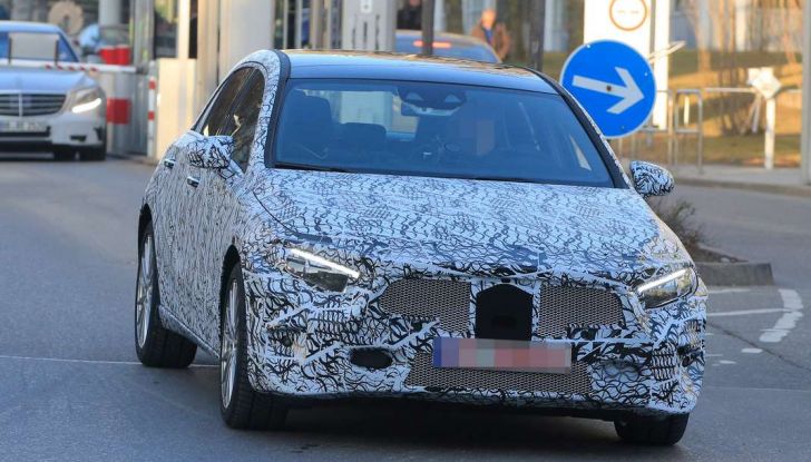 Mercedes Classe A nuove foto spia 2017, frontale.