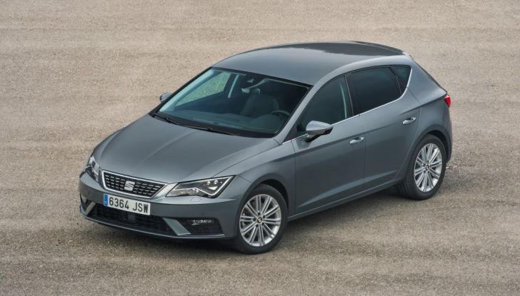 Nuova Seat Leon, vista 3/4 anteriore laterale sinistra dall'alto.