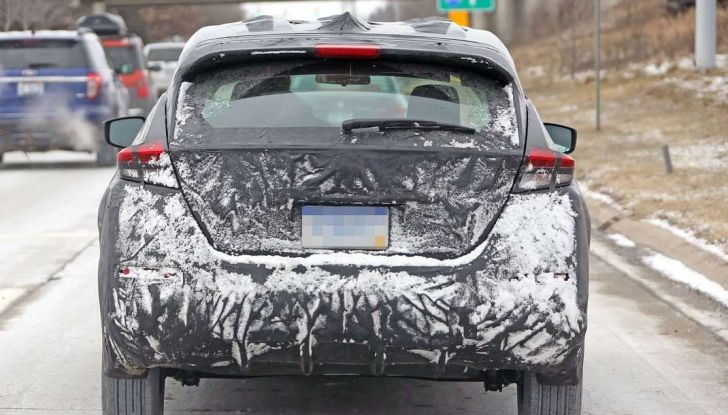 Nissan Leaf 2018, prime foto spia della nuova generazione posteriore