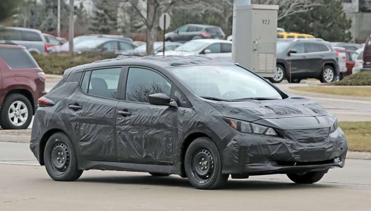 Nissan Leaf 2018, prime foto spia della nuova generazione