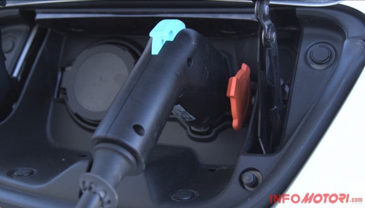 Nissan Leaf, ricarica standard.
