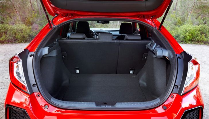 Nuova Honda Civic 2017, ampio bagagliaio.