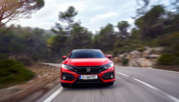 Civic Honda 2017, prova su strada, frontale.