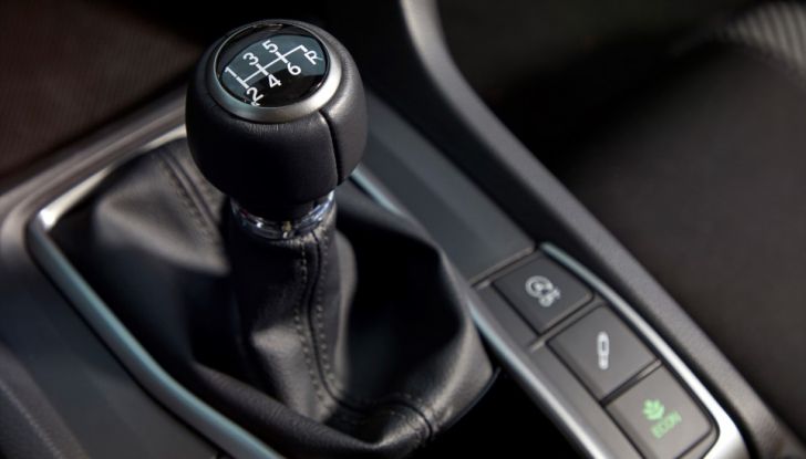 Nuova Honda Civic 2017, leva del cambio.