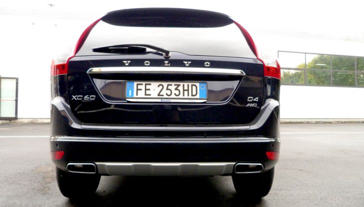volvo xc60 prova su strada posteriore