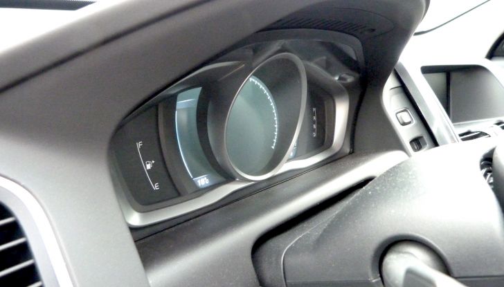 volvo xc60 prova su strada dettaglio interno