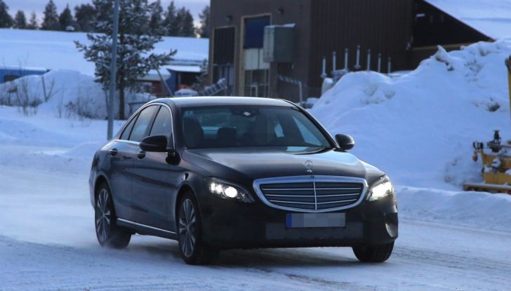 Mercedes Classe C Facelift, prime immagini spia e dettagli del nuovo modello - Foto 19 di 20