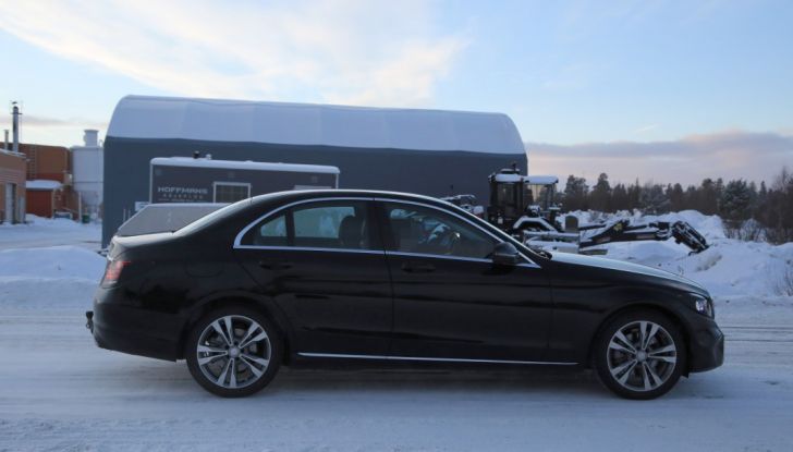 Mercedes Classe C Facelift, prime immagini spia e dettagli del nuovo modello - Foto 20 di 20